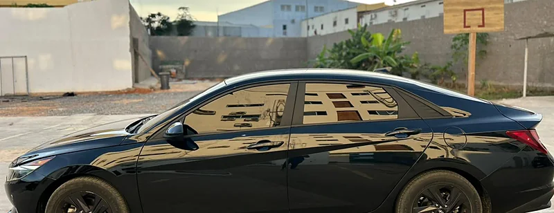 Hyundai Elantra preto da frota própria da Costa Phoebe, em Luanda
