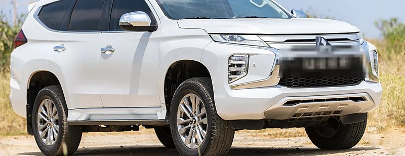 Mitsubishi Pajero Sport branco da frota própria da Costa Phoebe, em Luanda