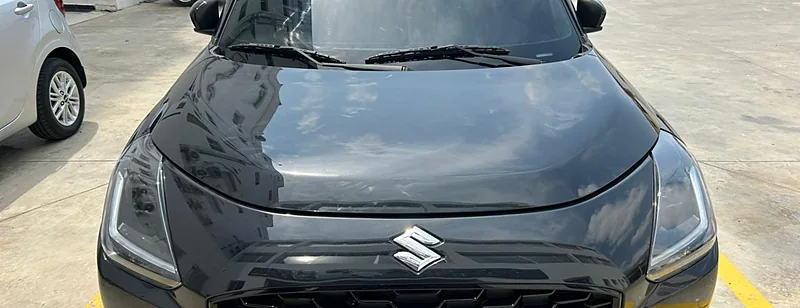 Suzuki Swift preto da frota própria da Costa Phoebe, em Luanda