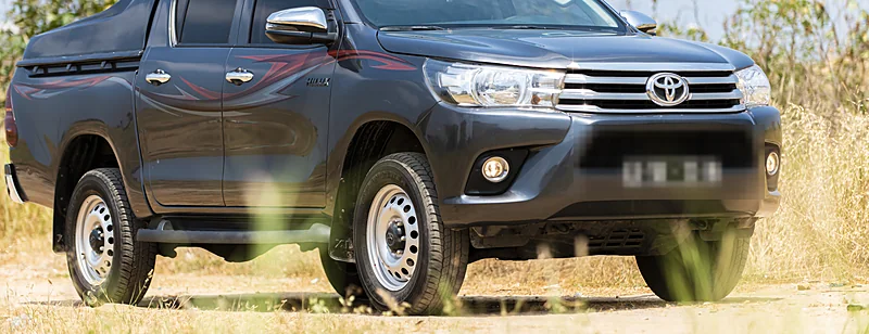 Toyota Hilux de cabine dupla da frota própria da Costa Phoebe, em Luanda